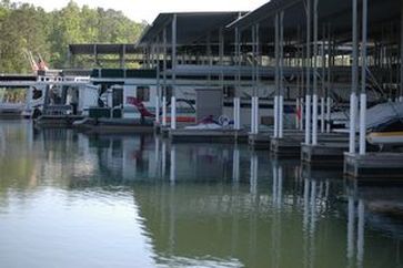 Docks at Allatoona Yacht Club
